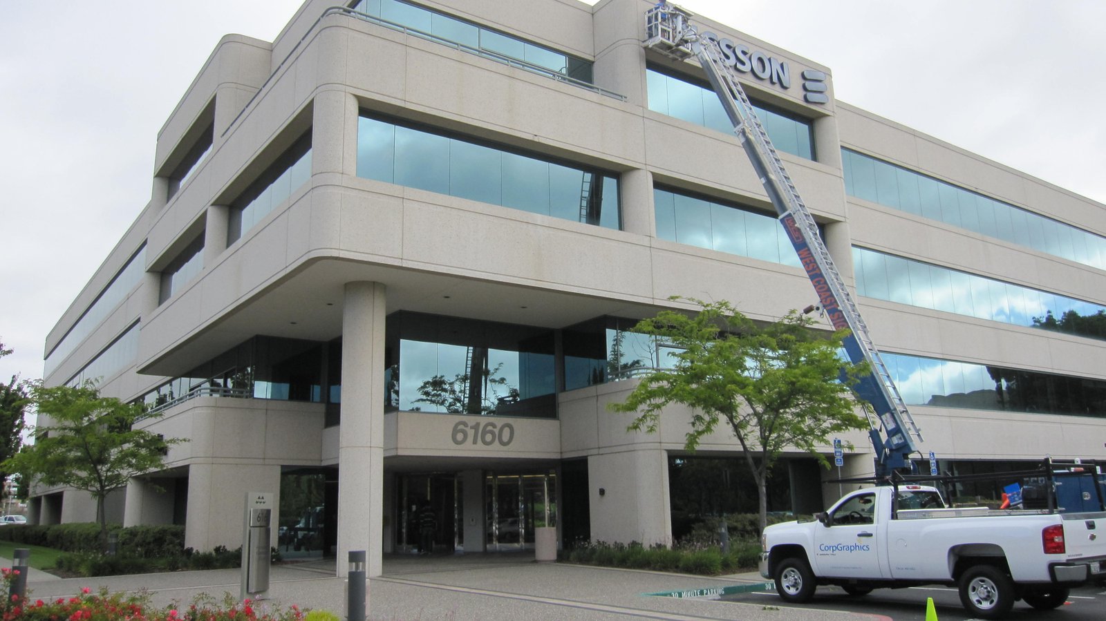 CorpGraphics truck with boom at Ericsson building installation